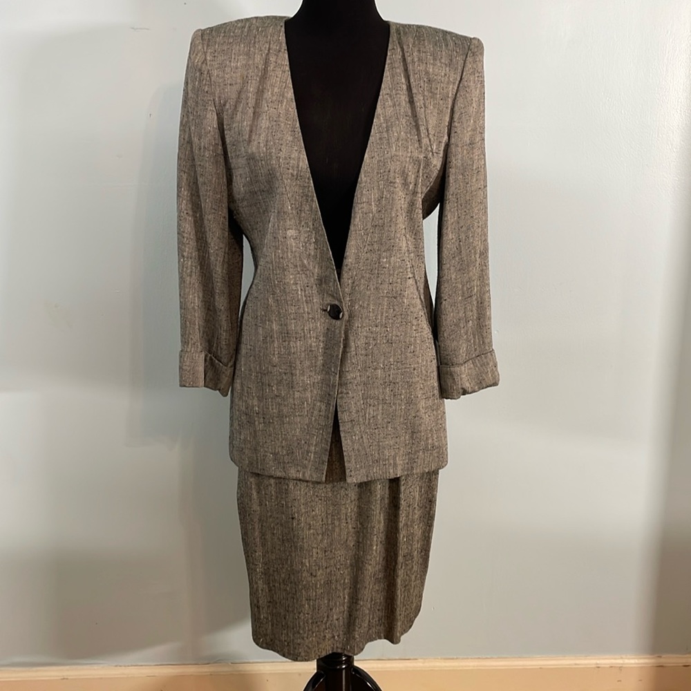 BRYSTELLE INTERNATIONAL vintage gray speckled print ladies suit. Size 6. 😍
